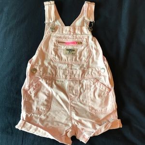 Pink baby girls Oshkosh B’gosh overalls-shorts
